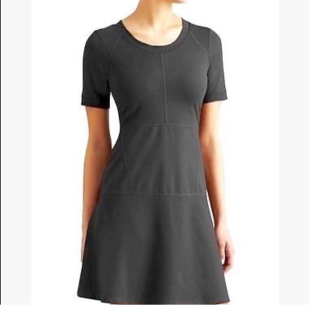 S Athleta En Route Charcoal Gray Short Sleeve Dress